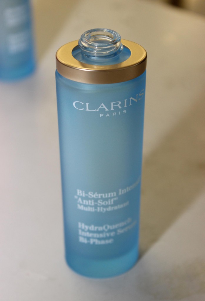 collage-bi-composant-flacon-clarins-03
